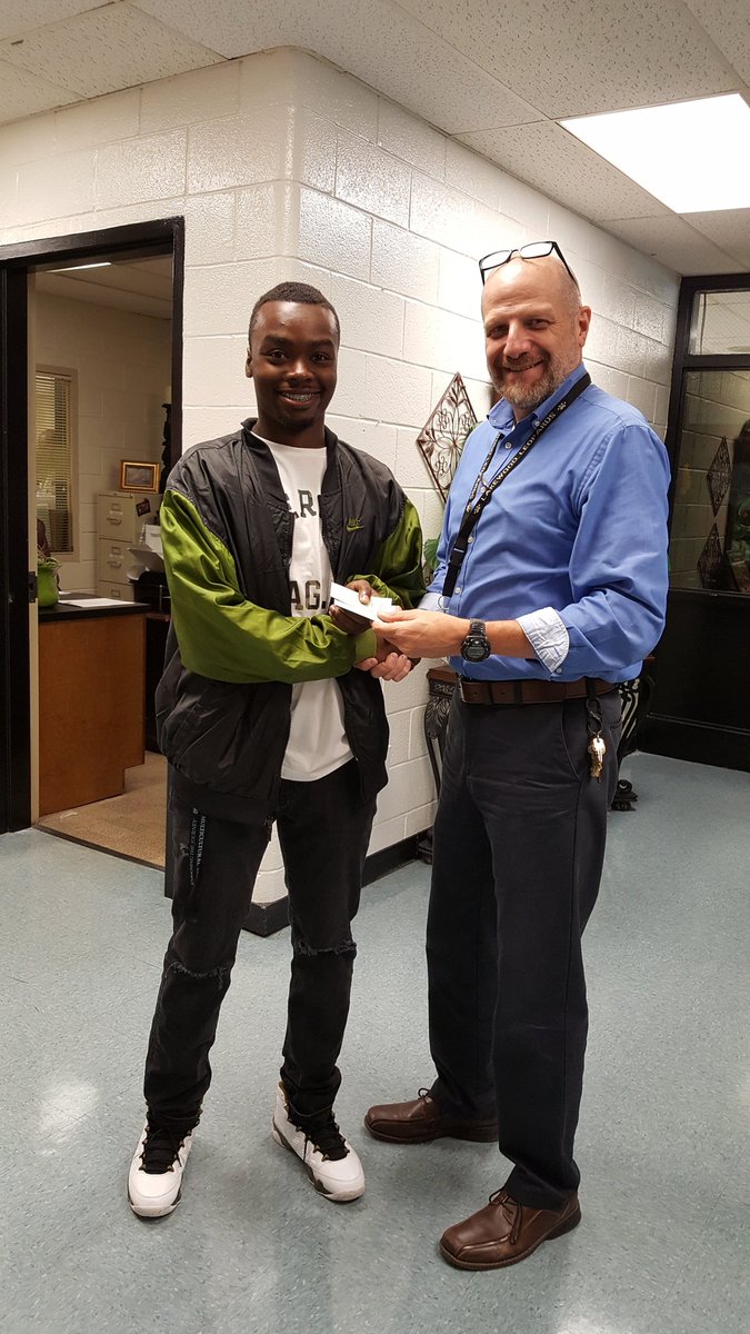 Shelle1114's tweet photo. Recieving Leopard Loot. Observed leading with Respect, Responsibility, and Readiness. @Lakewood_HS @PBISRewards @SampsonSchools https://t.co/DXTe4A5Sg7
