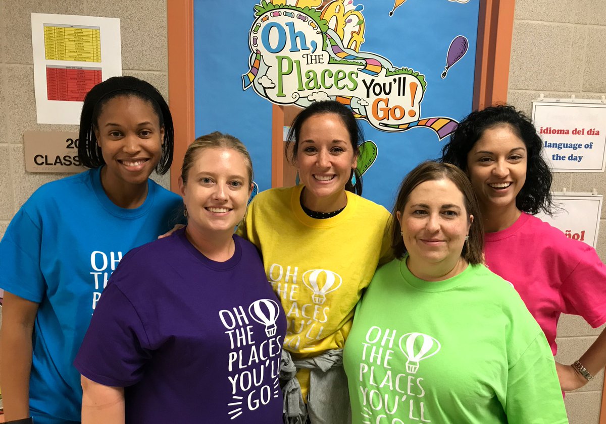 MalloryBui's tweet photo. Specialist family at Northbrook! #nesblazers #emsproud #titlerocks @mcteach1212 @Math_Quacks @KishaHill5 https://t.co/1VjRh4khiE