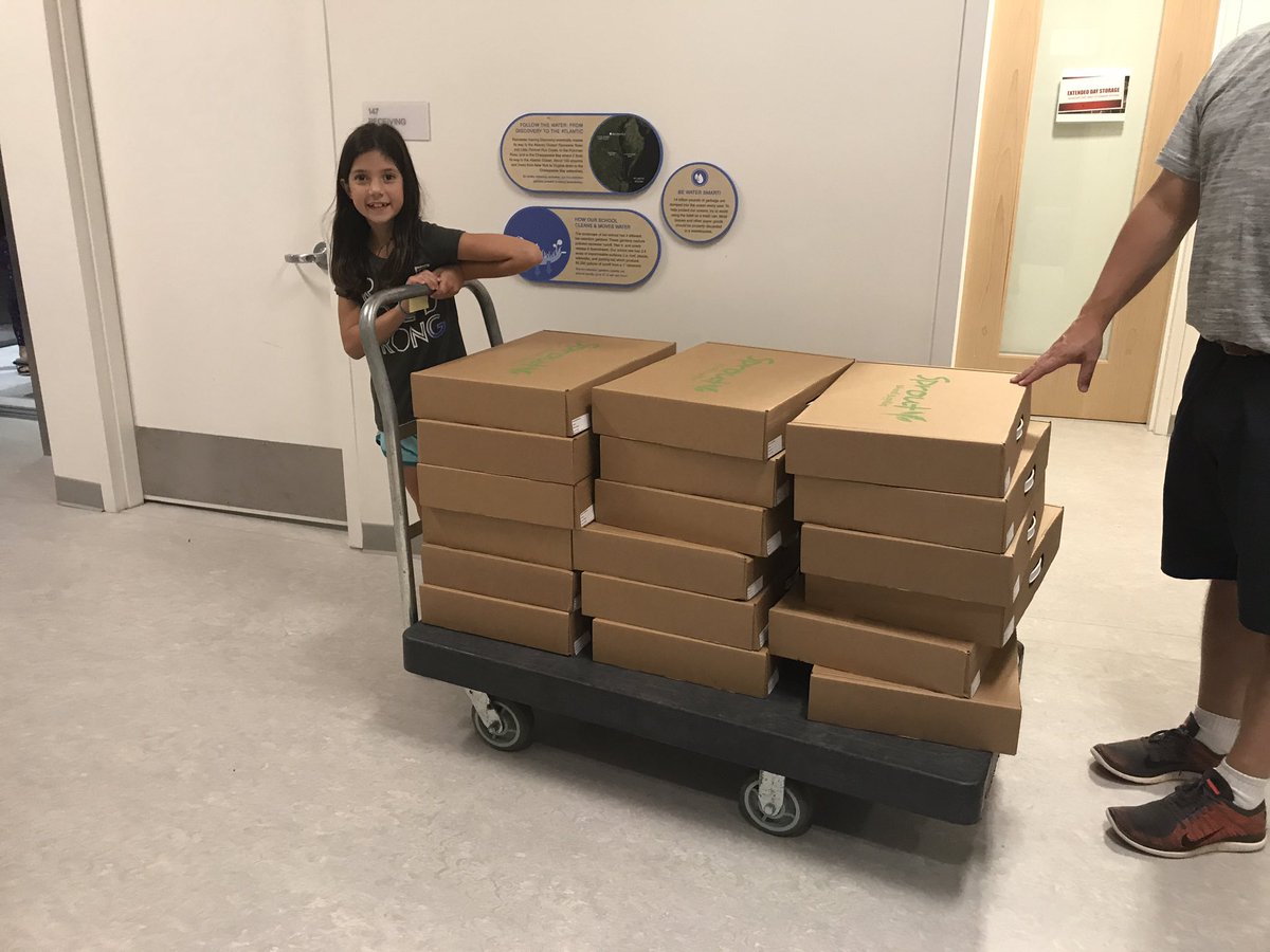 RussoErin's tweet photo. Thanks to all our wonderful volunteers helping to deliver School Supplies to classroom! https://t.co/PlFMgrQvVj