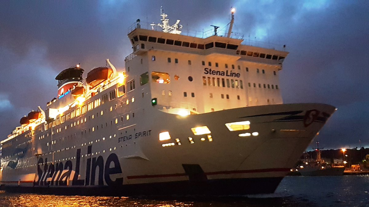 StenaLine_PL's tweet photo. Dobranoc 😃

Zdjęcia: Katarzyna Czapiewska

#stenaspirit #stenaline #wgdyni #gdynia #visitkarlskrona #prom #wycieczka #stenalinepolska https://t.co/M88nfdbSQ3