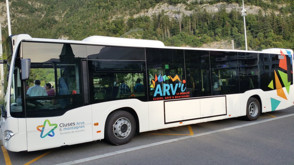 StephaneS74's tweet photo. Belle découverte du réseau de bus #Arv'i avec les élus de la #2CCAM @loichervepublic @MairiedeMarnaz. 1 service pour habitants et scolaires https://t.co/mB59ncr3ow