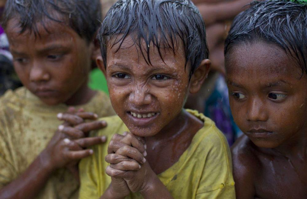 forzabesiktas's tweet photo. Do not you hear the screams of innocent people ? Will you keep watching? #Arakan @antonioguterres @UN https://t.co/zYCaobkG0w