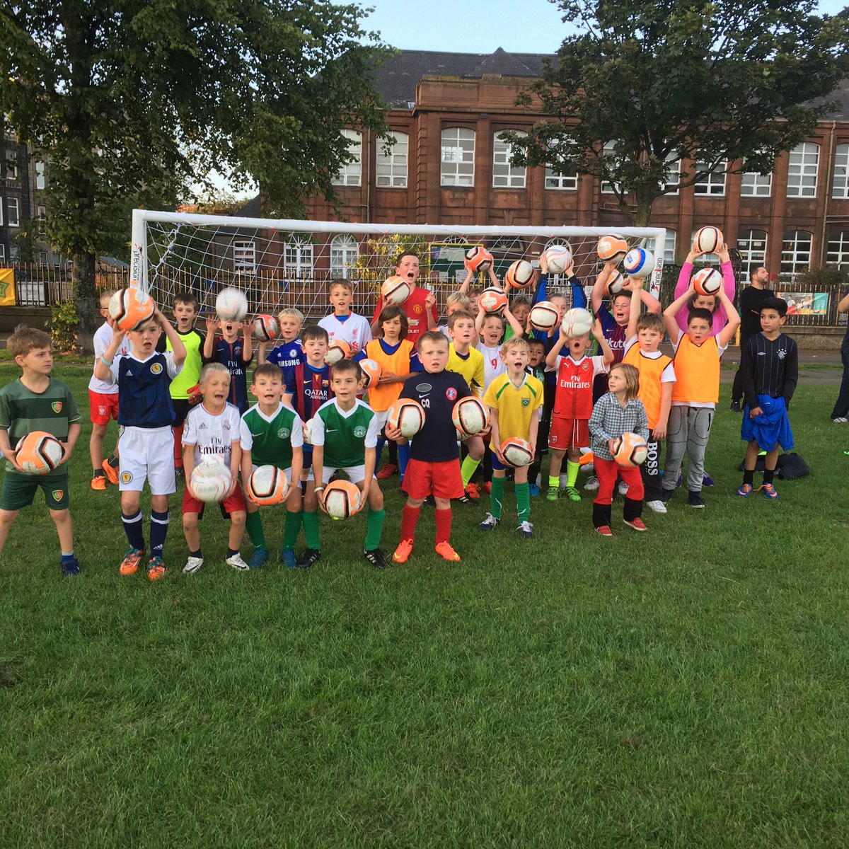 EdiHelpingHands's tweet image. Big Shout out to the 35 Kids on #LeithLinks tonight practicing and playing ⚽️ in preparation for the BIG Festival of Football on #Sept10th