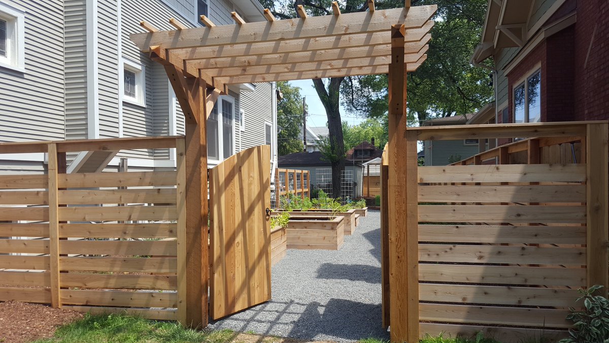 digrightin's tweet photo. Updated Oak Park home with amazing veggie beds. https://t.co/SuIMPZ6L69