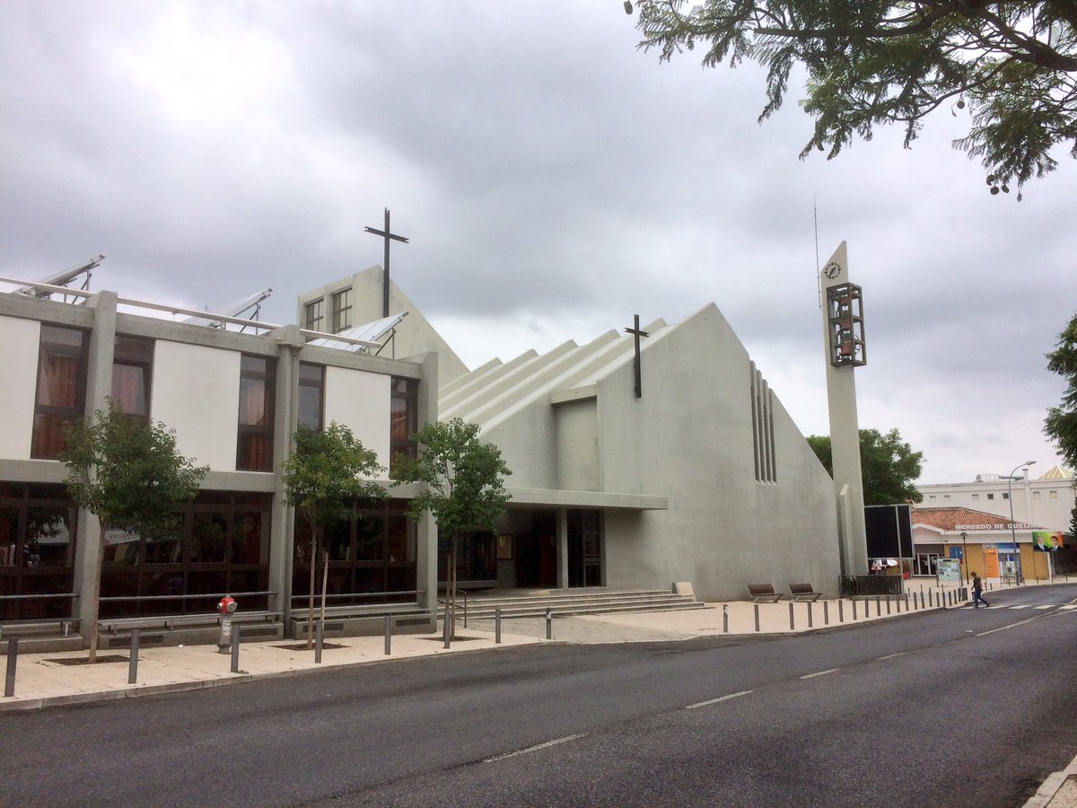 EngChurchPics's tweet photo. Abroad: #Brutalist church in #Queijas, #Portugal. Exterior. (1) https://t.co/19921cNbyN