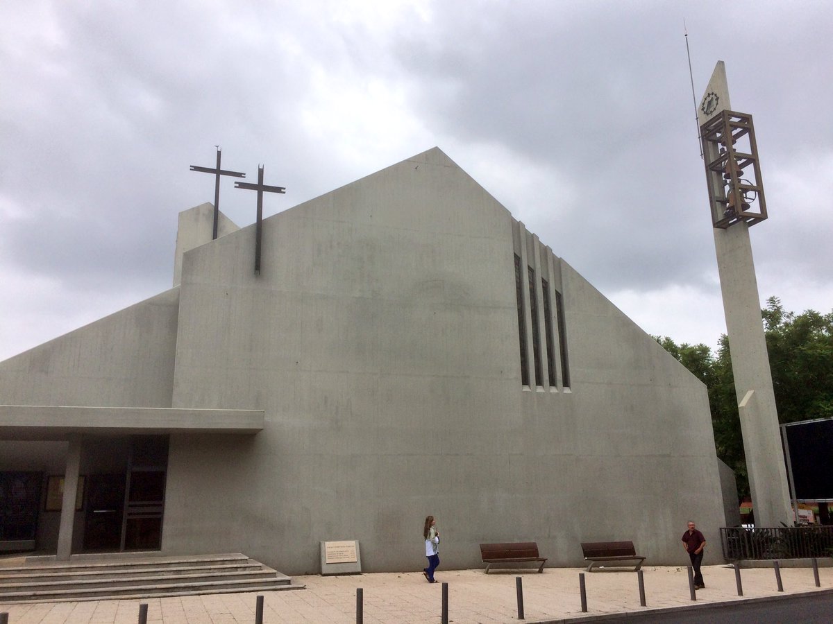 EngChurchPics's tweet photo. Abroad: #Brutalist church in #Queijas, #Portugal. Exterior. (1) https://t.co/19921cNbyN