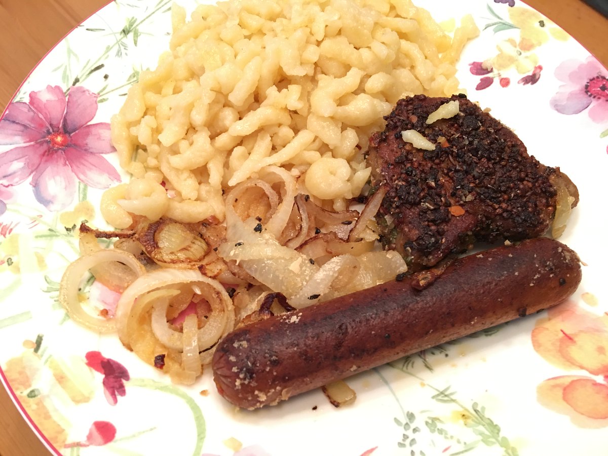 vegandailysite's tweet photo. #Vegan grill mix with pan-fried #onions and #noodles.
Veganer #Grillmix mit angebratenen #Zwiebeln u. #Spätzle #whatveganseat https://t.co/M2ZF2nC7lP