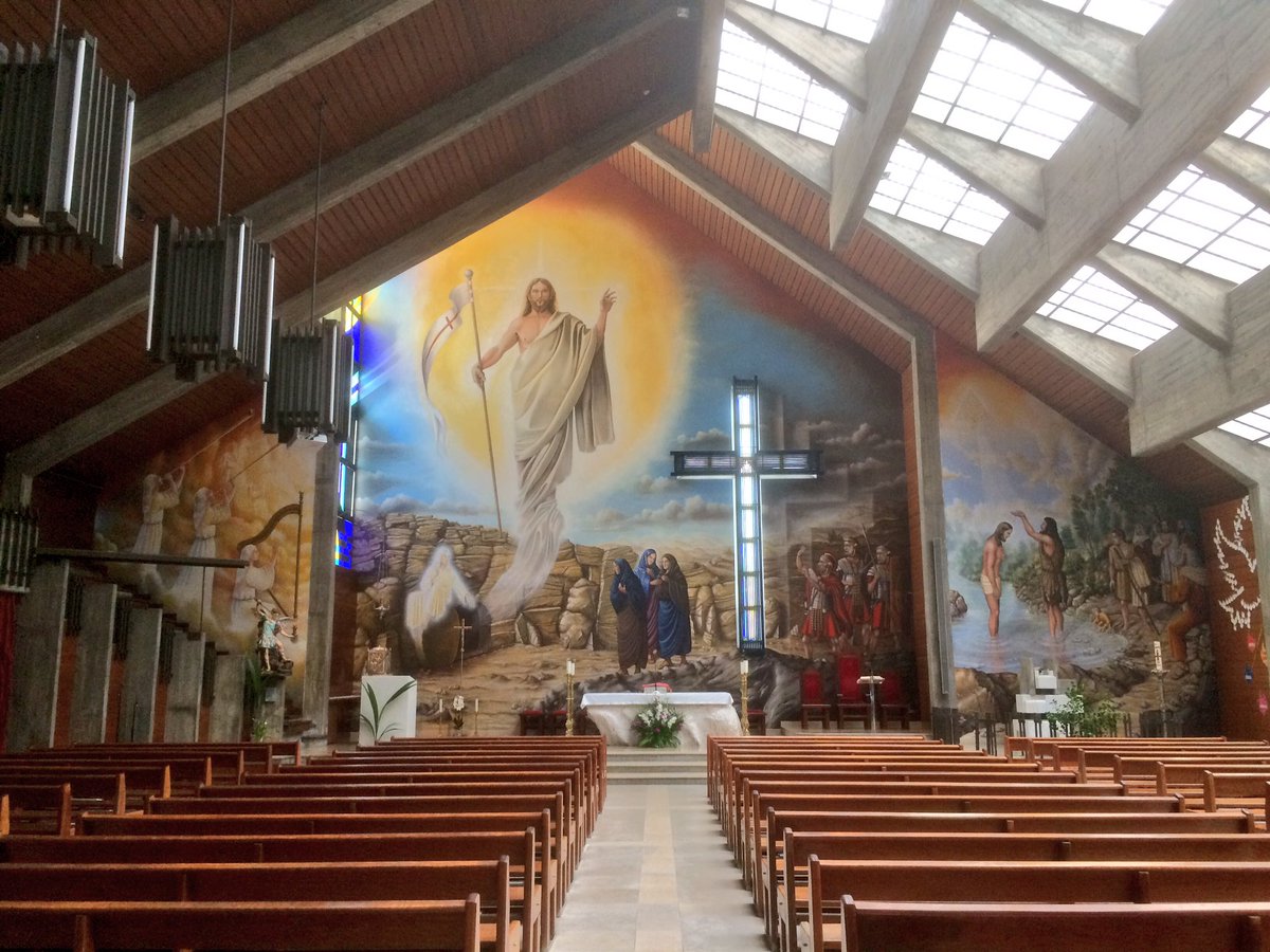 EngChurchPics's tweet photo. Abroad: #Brutalist church in #Queijas, #Portugal. Interior. (2) https://t.co/beiGbd7hYj
