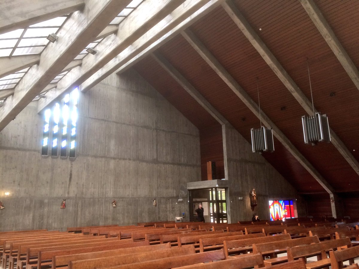 EngChurchPics's tweet photo. Abroad: #Brutalist church in #Queijas, #Portugal. Interior. (2) https://t.co/beiGbd7hYj