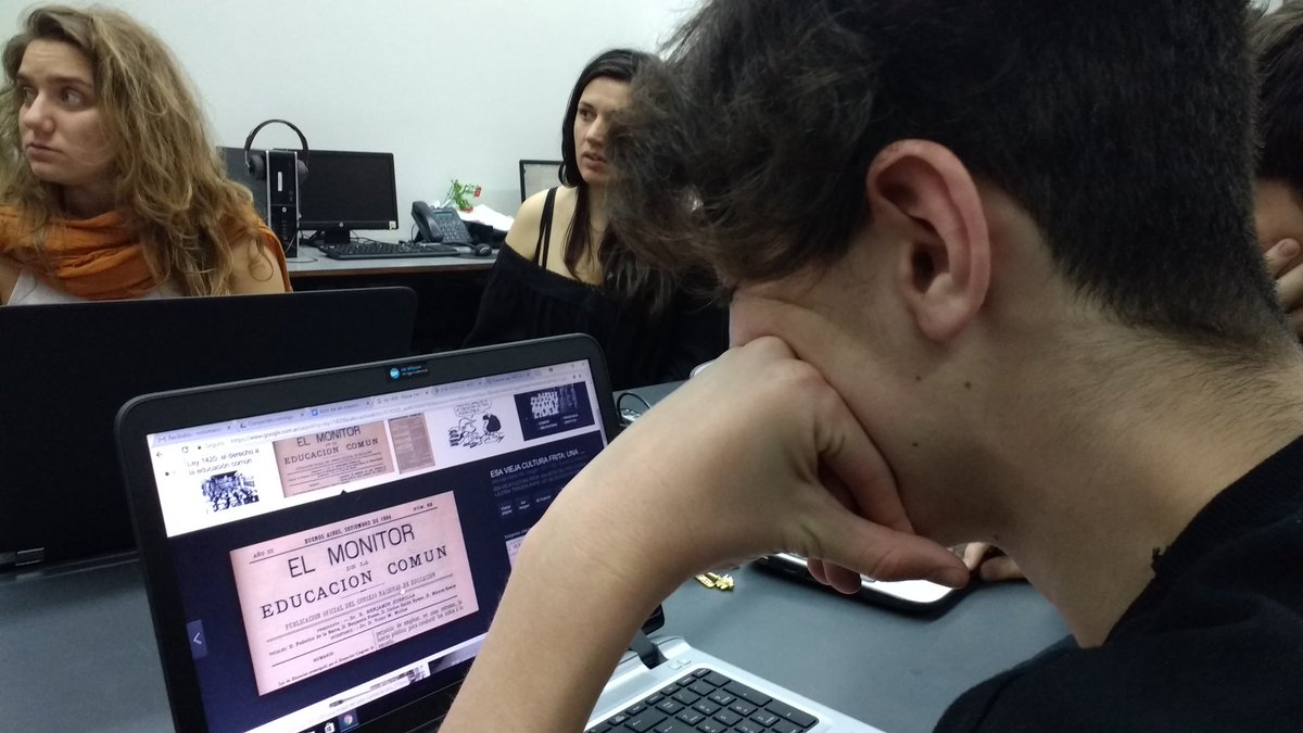 ort_crea's tweet photo. En @ort_crea con alumnos de la Orientación de Gestión  y docentes de #socialesort planificando el acto del Dia del Maestro https://t.co/xLGhtKB1ED