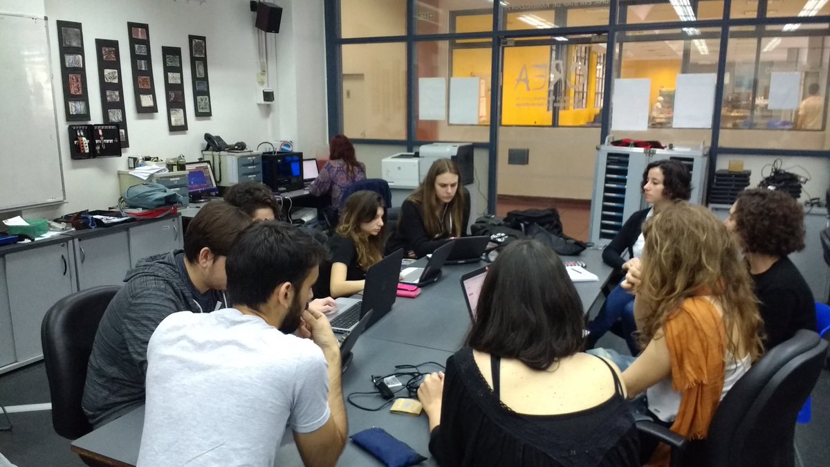 ort_crea's tweet photo. En @ort_crea con alumnos de la Orientación de Gestión  y docentes de #socialesort planificando el acto del Dia del Maestro https://t.co/xLGhtKB1ED