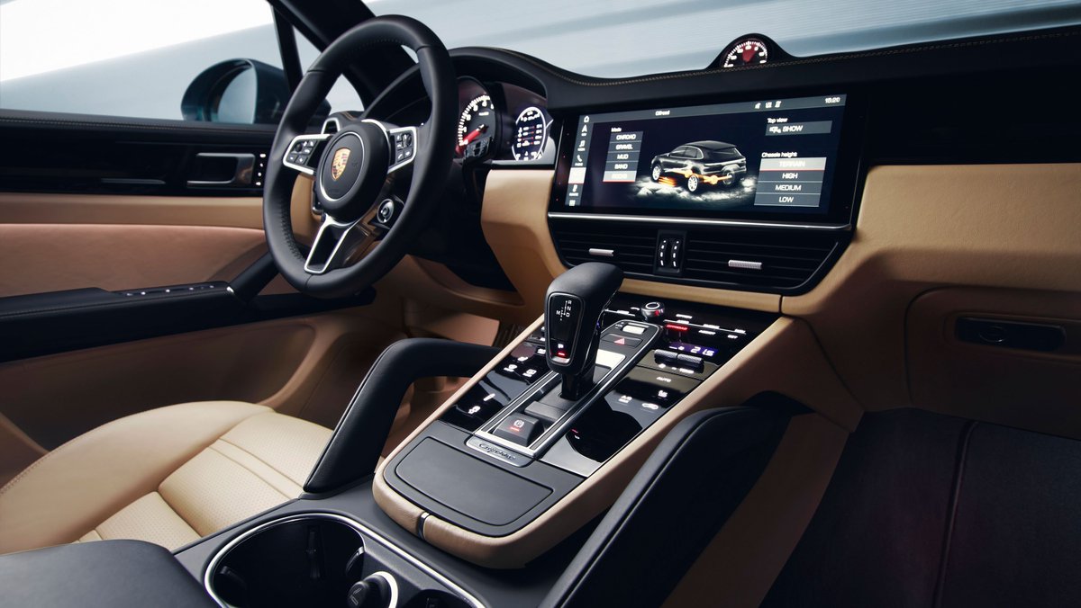 PorscheNewsroom's tweet photo. Digital evolution: The new #Cayenne features the #Porsche Advanced Cockpit &amp; the new PCM. All information: https://t.co/RyiWa1QOa0 https://t.co/s6tsUN2HwK