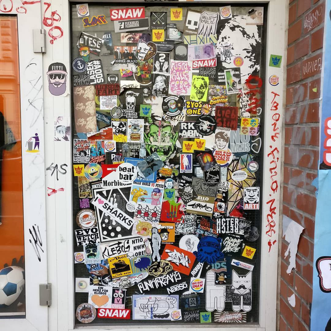 StreetOwly's tweet photo. #streetart #sticker #hamburg #kingdrips #arti #klebos #urban #art #streetstyle #pasteup #photooftheday #characterdesign #streetowly https://t.co/MLfZCu2PXw