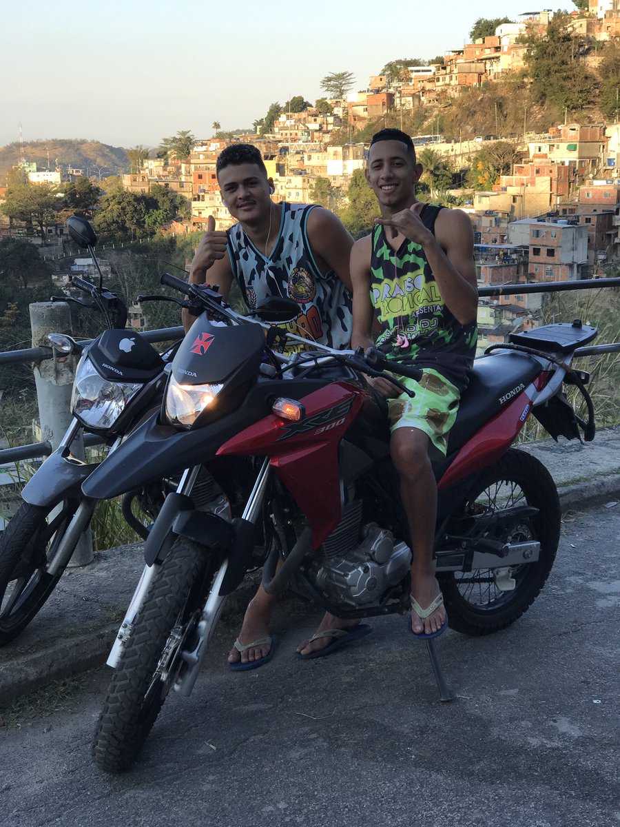 Djzebrinhaofc's tweet photo. Pelos acessos do complexo do lins ta mec 🙈🤘🏼
#Dalage ✌🏻 https://t.co/9CLz7zzgeh