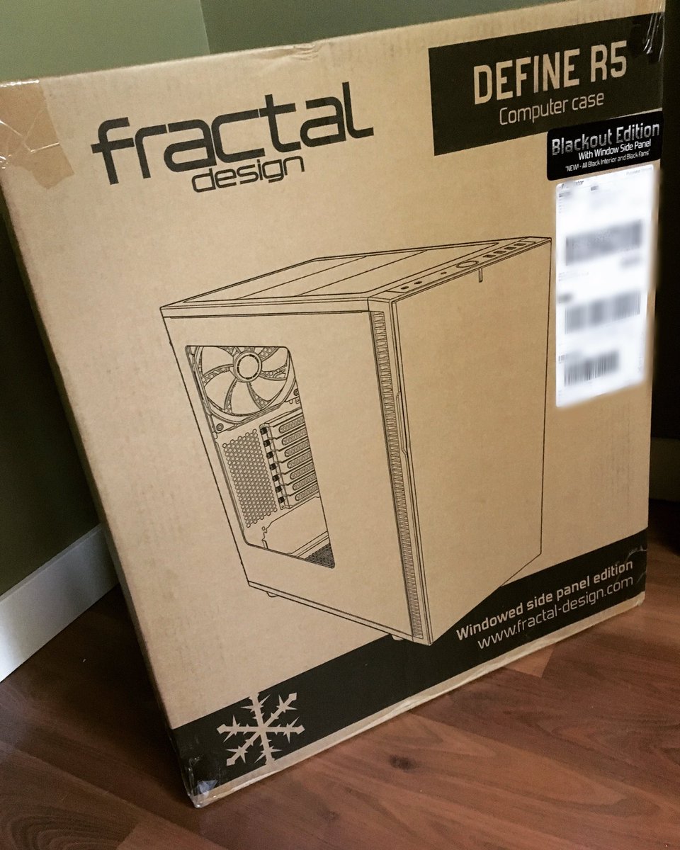 itsRealzy's tweet photo. Finally! A case to store all of my amazingness! 😆 #fractaldesign #definer5 #blackoutedition #computercase #gamer #pcmasterrace #custompc https://t.co/RqERkInYiX