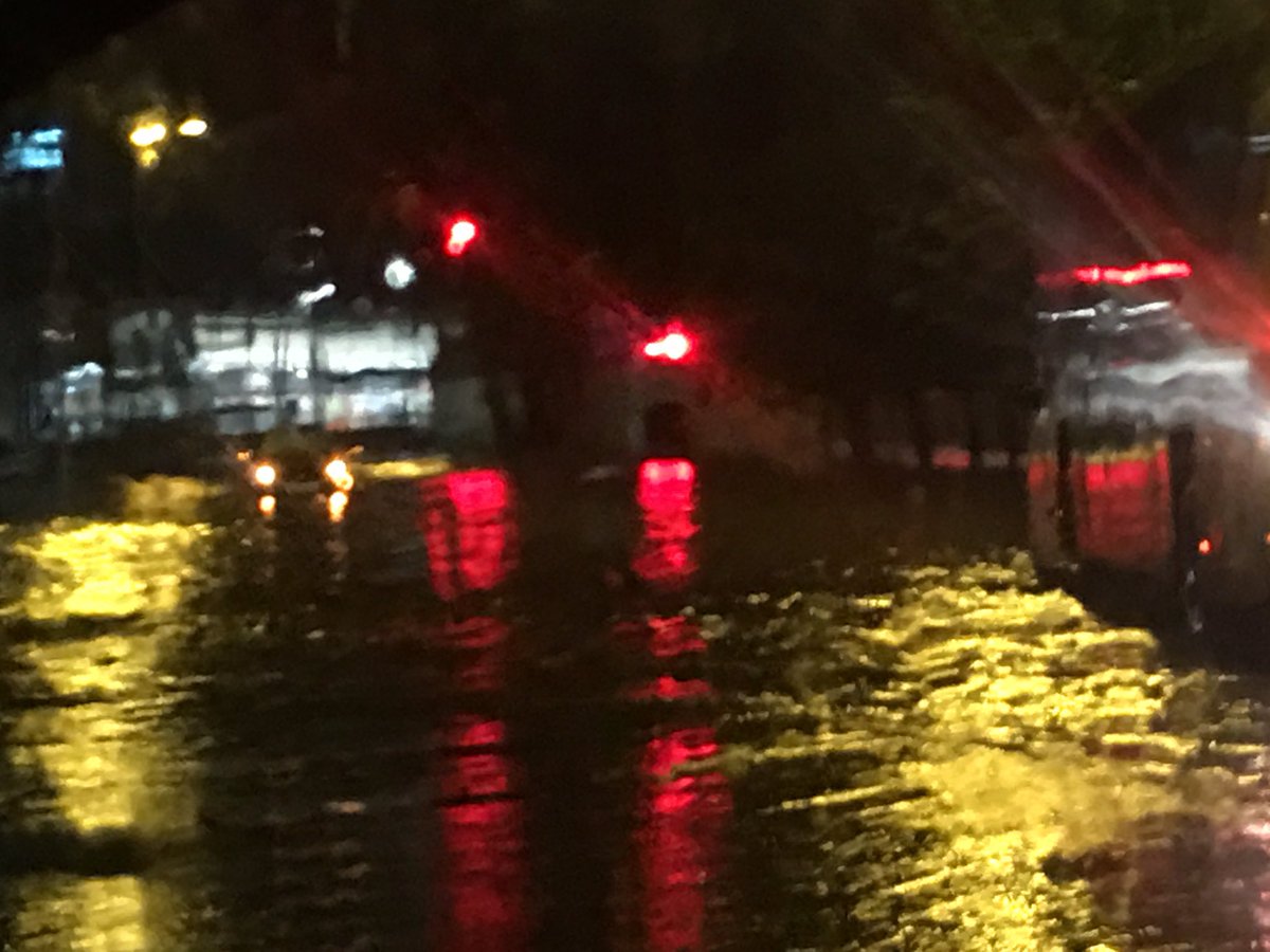 andlorenzo's tweet photo. Como cada vez que llueve en #Murcia la zona norte inundada. Miguel de Cervantes a la altura de Carrefour cortada. No pasa ni el autobús 🚌 https://t.co/RFQmgQa3Jx