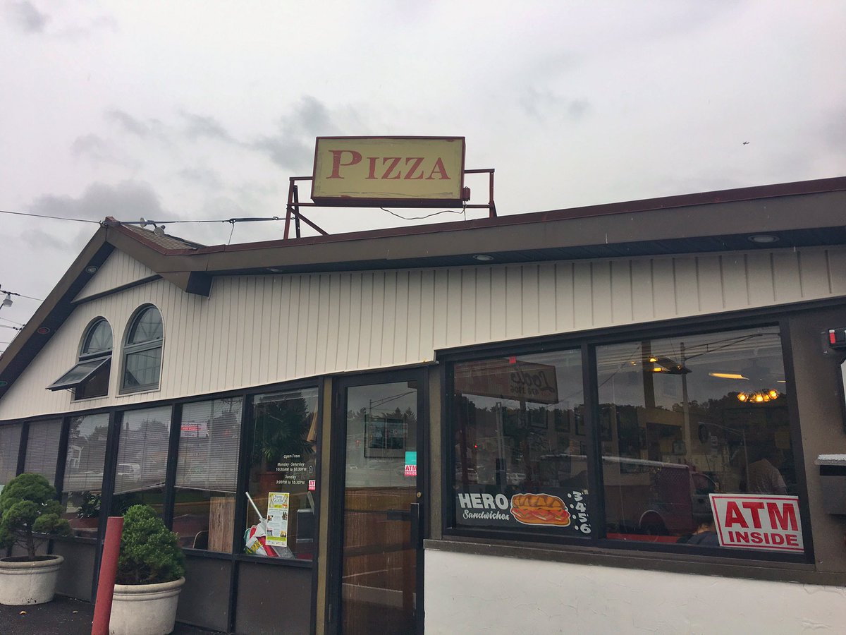 tonyatthetable's tweet photo. #LodiPizza kinda Tuesday: half sausage/half mushroom #SicilianPizza.  #welldone #realdeal #pizza #abeetz #Lodi #LodiNJ #ItalianAmerican https://t.co/pmfDummTYi