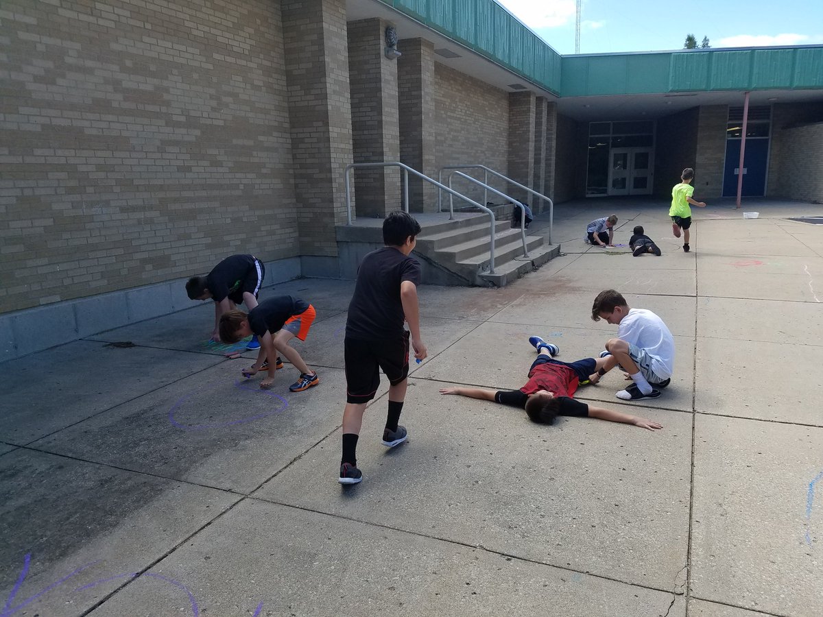 MissCWallace's tweet photo. Our first  (of many!) KUDOS Party today is a Sidewalk Chalk Party! #pbis #isdstrong https://t.co/mU0aldFu8S