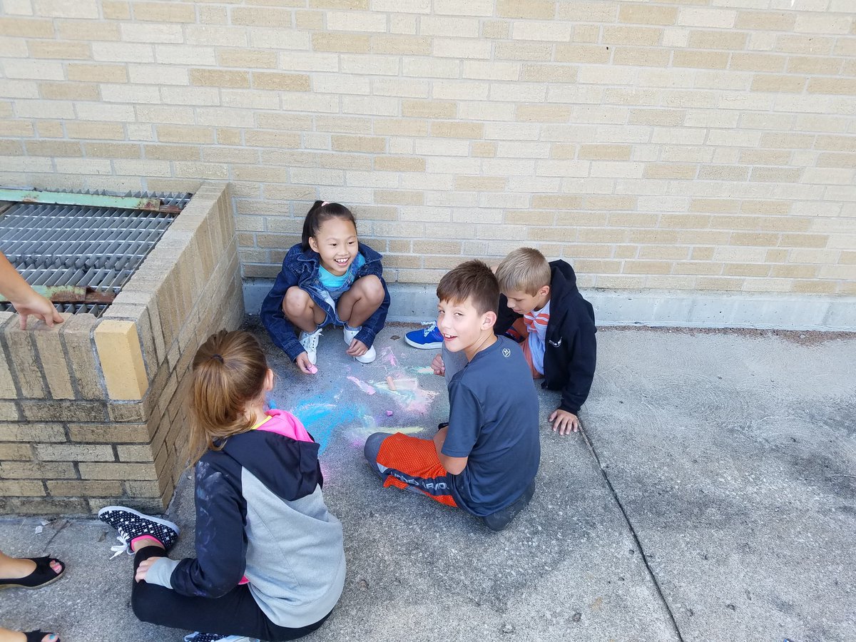 MissCWallace's tweet photo. Our first  (of many!) KUDOS Party today is a Sidewalk Chalk Party! #pbis #isdstrong https://t.co/mU0aldFu8S