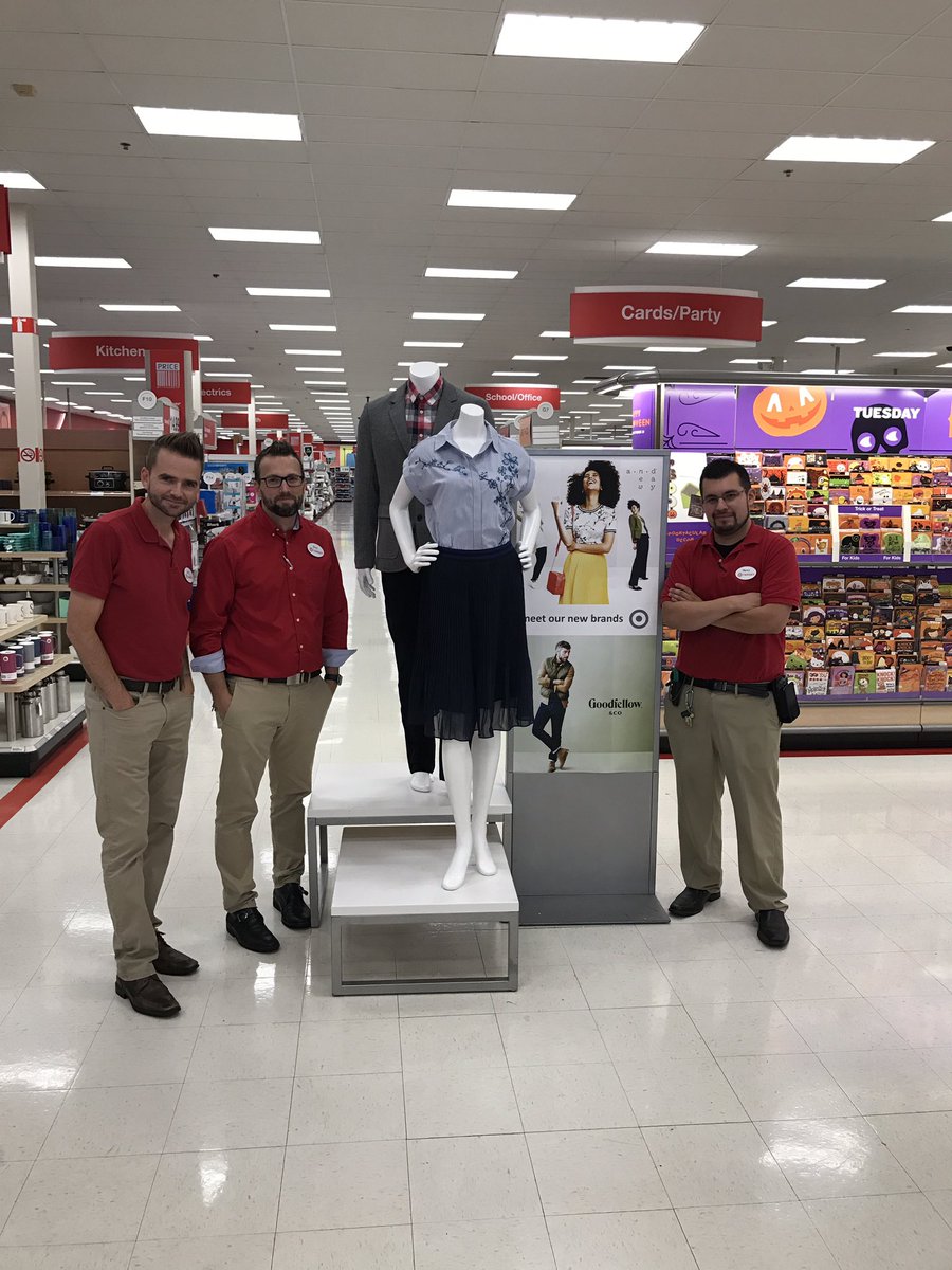 T1176 Arlington Heights letting the guest know right away about our new brands and store looks great!