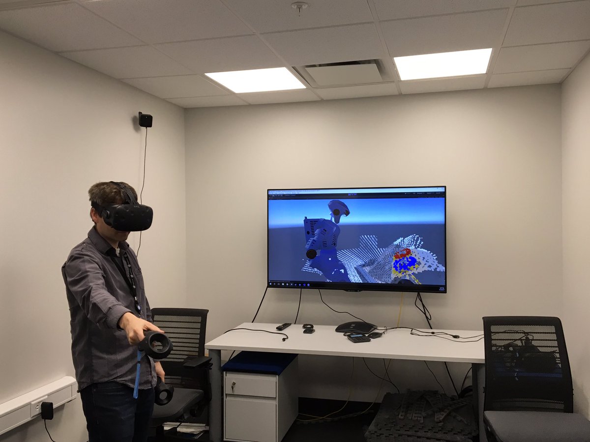TeamWalkSoftly's tweet image. @NASAPrize @NineSigma  Interacting with @NASAValkyrie using #VR #SpaceRoboticsChallenge