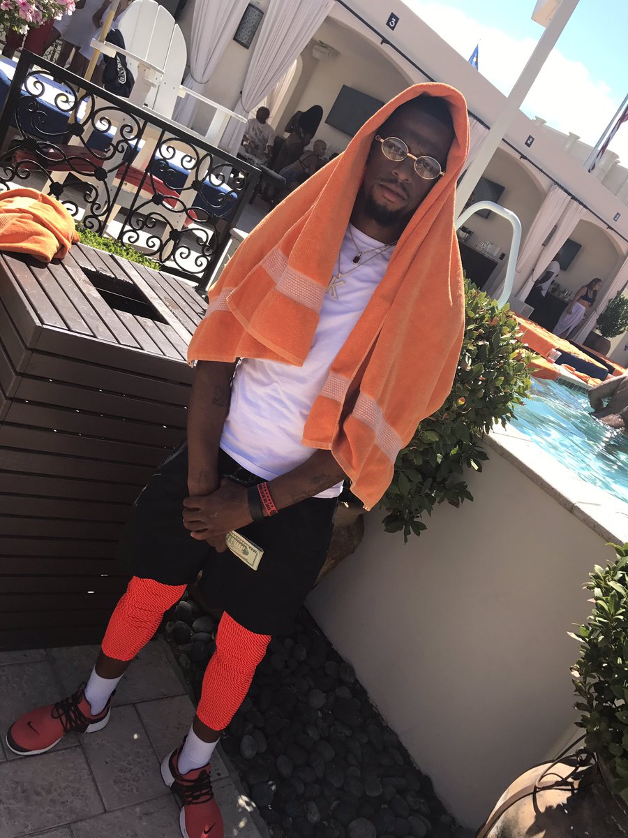 rashad89_'s tweet photo. Aye Rick Ross You Did Ya Thing 🤙🏾😎 @RickRoss #PhillyToVegas✈️ #Vegas🌵☀️ #RickRoss #RickRossPoolParty https://t.co/hQy3RsaH5P
