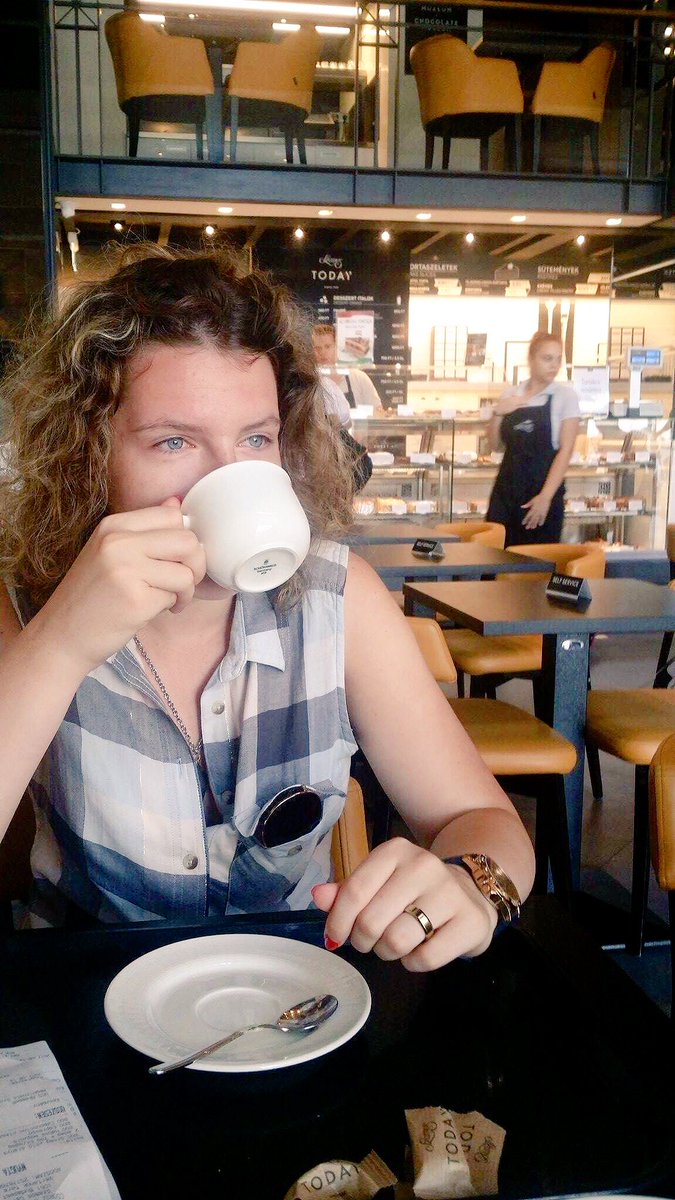 timeaongai's tweet photo. Coffee time.. ☕️🍰 https://t.co/OFupiH9NZJ