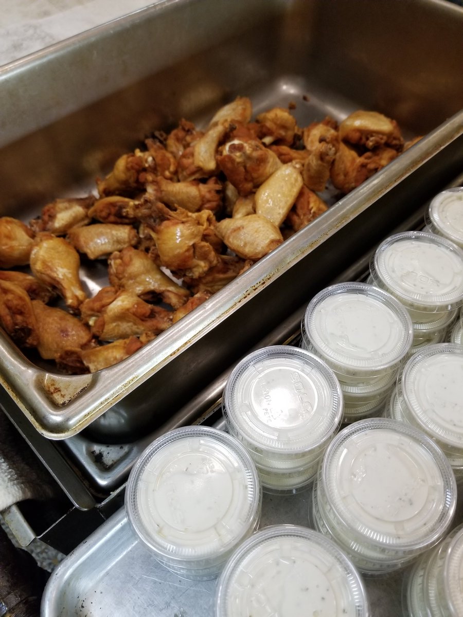 GWSTA30's tweet photo. Wing night at the club is in full swing. #wings #wingnight #tastywings https://t.co/3YMhfUMtLQ