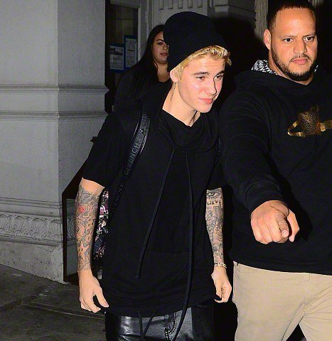 irem_biebs__'s tweet photo. son dakikalarımız bol bol rt yapın 
#DreamTVdeBüyükFinal #JustinBieber https://t.co/yuXjdXbwQm