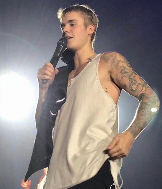 justinlovedgir2's tweet photo. hadi hızlı olun #DreamTVdeBüyükFinal #JustinBieber https://t.co/dyis2EdDSV
