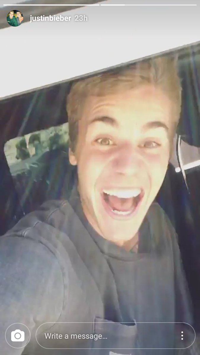 asldrewcyrus's tweet photo. latin, kanadalı, amerikan herkes kardeş gibiyken koreliler ayrı olmak istedi kendileri seçtiler bunu #DreamTVdeBüyükFinal #JustinBieber https://t.co/K6BKPLgZp6