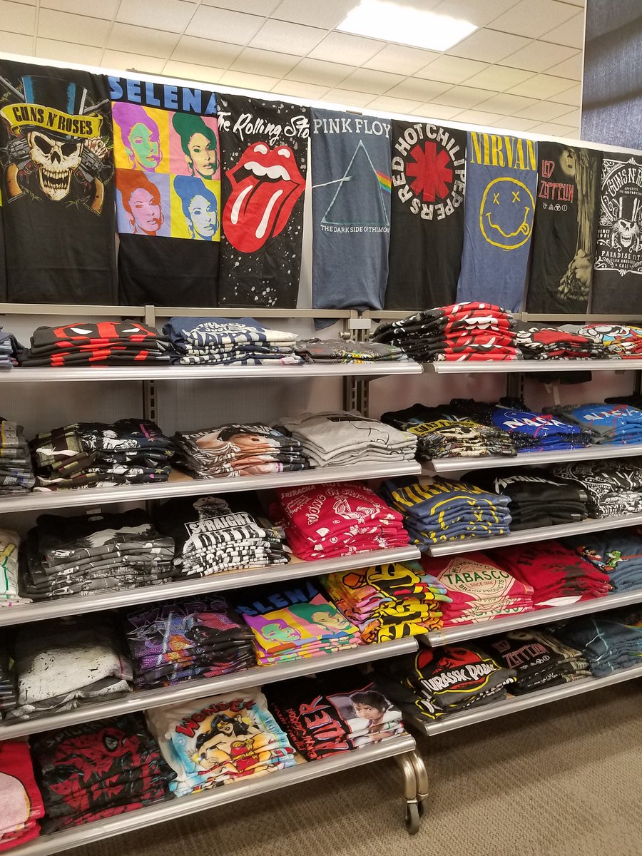 GabrielaRios23's tweet photo. #1168theparkstyle driving sales thru spot on brand. #rocktees #vmldiaries @ZackPapes89 @KylieatTarget @andrenina_ https://t.co/0kqY3H2bvJ