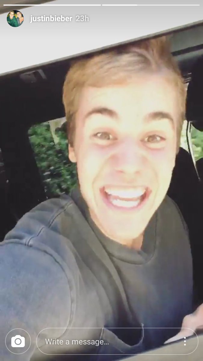 asldrewcyrus's tweet photo. justin'in altı yıl kazandığı ödülü justin'in aktif olmadığı bir yıl kazandınız diye ne bu kalkık götler #DreamTVdeBüyükFinal #JustinBieber https://t.co/NsYofXYoGh