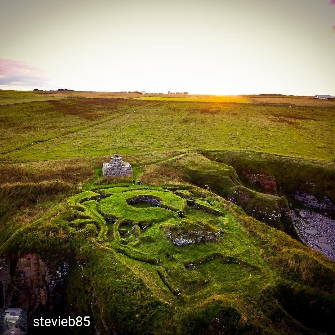 Caithness Broch Project on Twitter: "Wow! Love this #aerial shot of Nybster  #broch by Stevie Bruce. Its like a magical Labryinth... #archaeology #nc500  #highlands #caithness https://t.co/eOzUW1vXsd" / Twitter