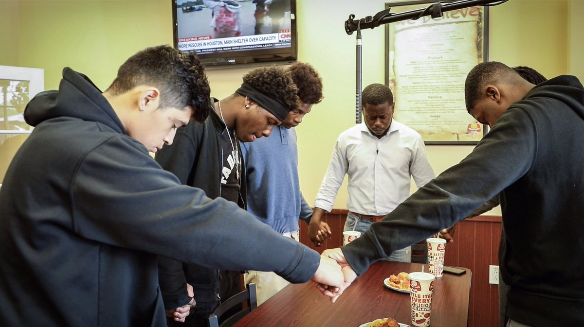 AnthonyONeal's tweet image. You CAN'T tell me that prayer doesn't change things. #DearStudents be a generation of KINGDOM CHANGERS. #ItsThatSerious