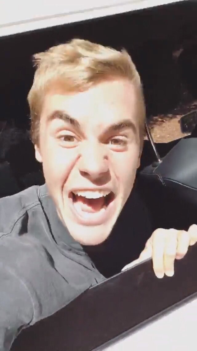 zeyzx's tweet photo. kim kazandı noluyo aq  #DreamTVdeBüyükFinal #JustinBieber https://t.co/L5DWHw8hkG