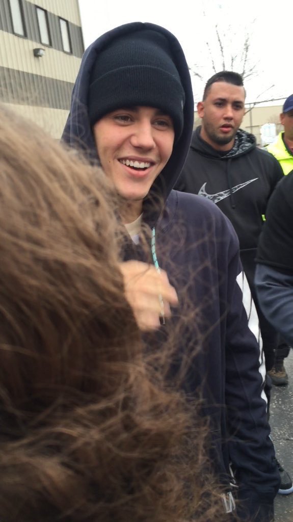 justinlovedgir2's tweet photo. bitmemiş amk bastırın #DreamTVdeBüyükFinal #JustinBieber https://t.co/izURw85fyv