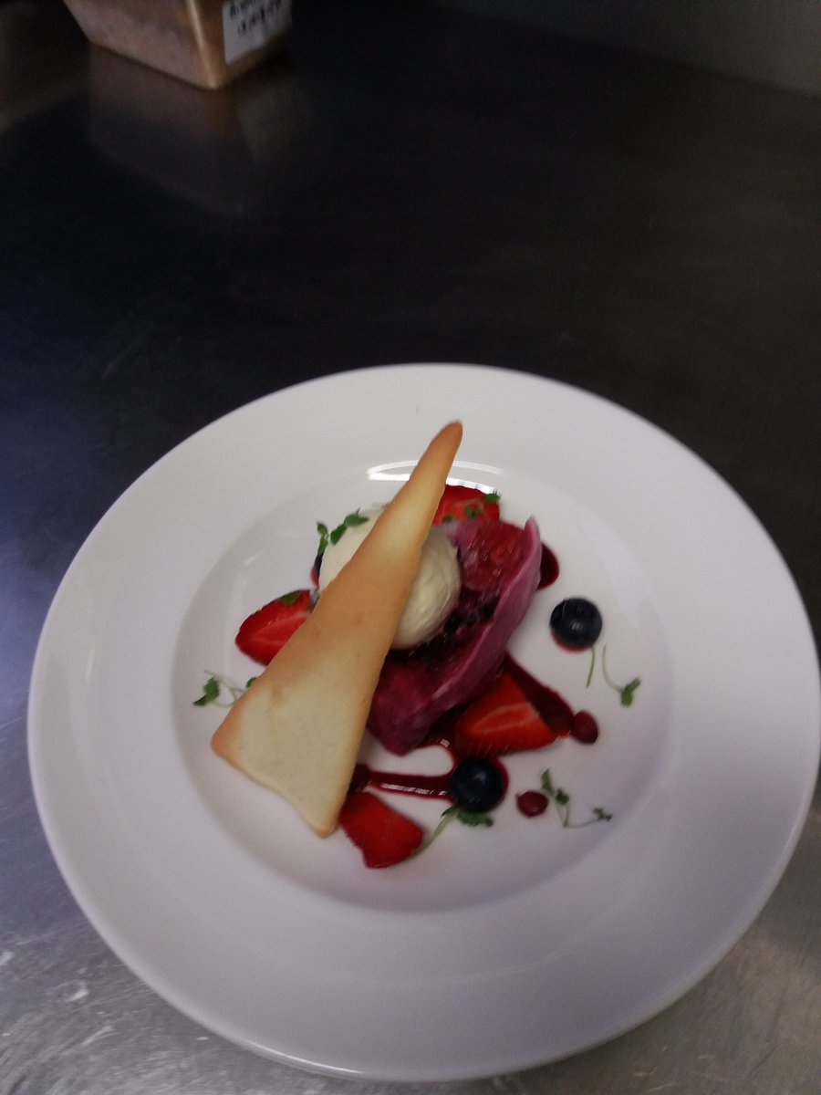 johnlad101's tweet photo. @GordonRamsay summer fruit pudding with tuille and vanilla ice cream https://t.co/Ju80ileinK