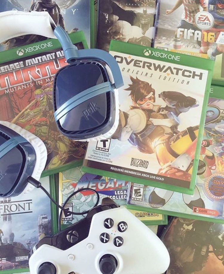 LovePolkMx's tweet photo. Feliz #DíaDelGamer 🎧🎮 ¿con que juegos planean celebrarlo? #Polk #Xbox #headphones https://t.co/hBRp12D5gI