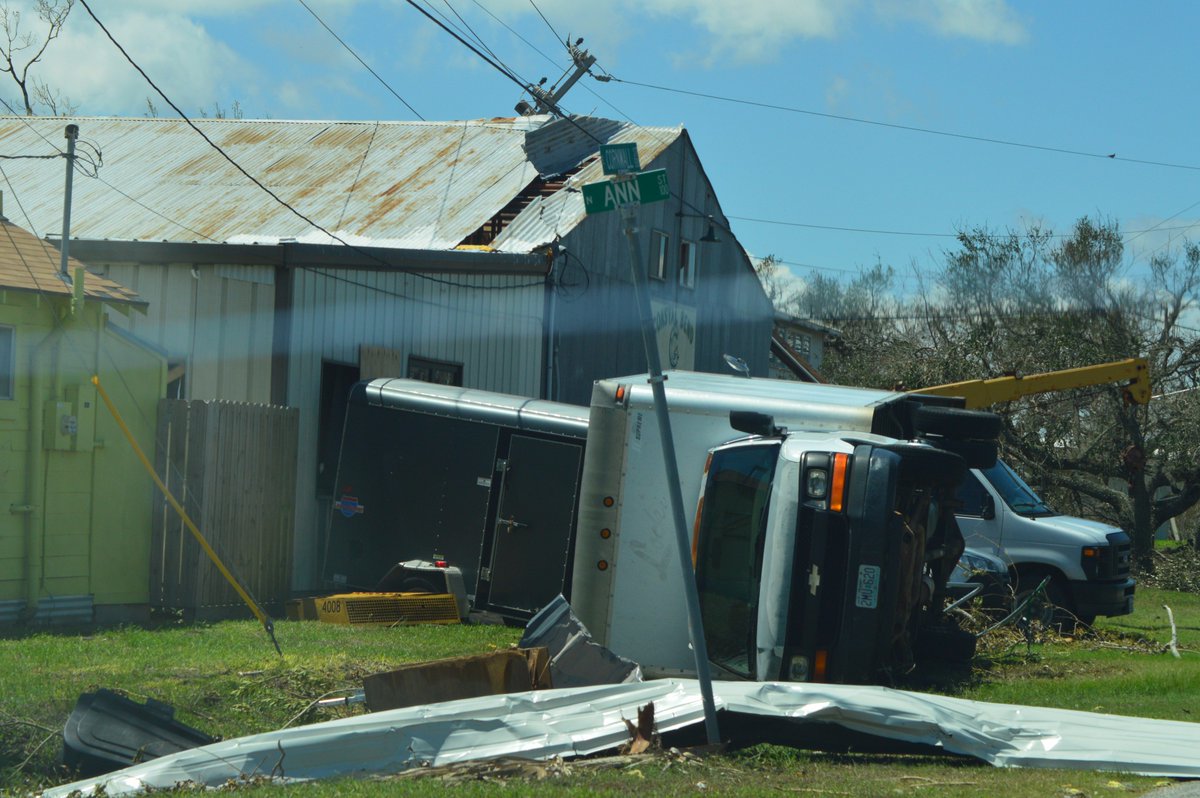 GiftCard4Change's tweet photo. Please donate gift cards to help victims of #HurricaneHarvey 
We are in #Rockport helping those in need. #TexasStrong #LoveArmy @VanJones68 https://t.co/aoNvFqq21r
