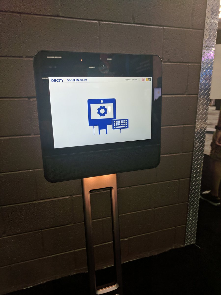 DigitalMcB's tweet photo. Status report: still broke. Believe there is operator on other end annoyed at us all snapping pics
#vmworld #whatisthisfor https://t.co/nOEjQmsoUB
