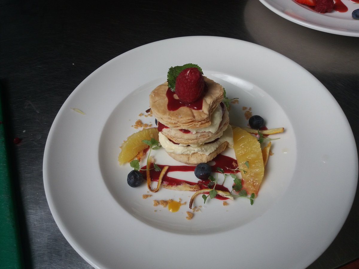 johnlad101's tweet photo. @GordonRamsay my millie fueille what do you think chef? https://t.co/UbQWXyrx4U