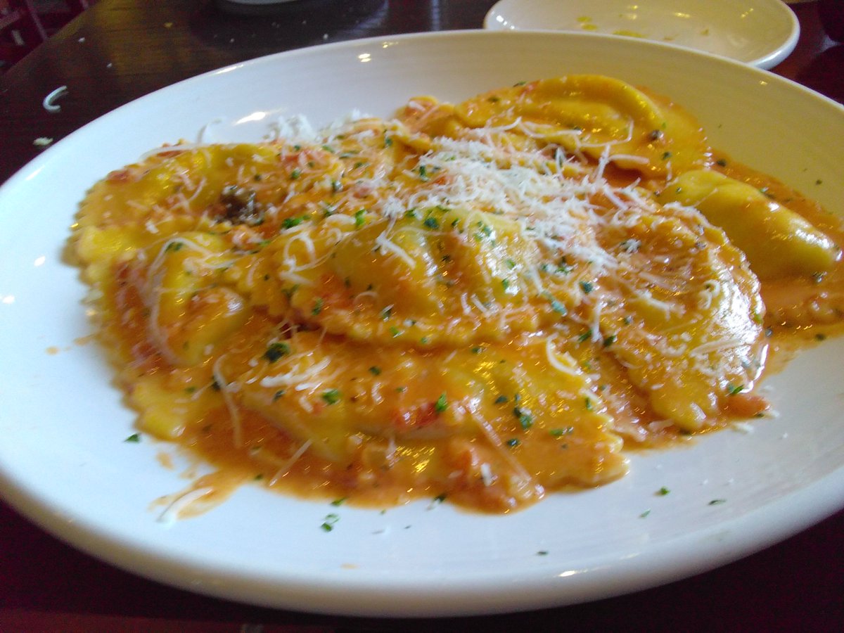 HeidiKashat's tweet photo. Happy birthday to my bestie @ValerieAnn29 !! We celebrated by going to Airtime and Carrabba's. #jumpingontrampolines #italianfood #big25 https://t.co/TcgylCJFYL