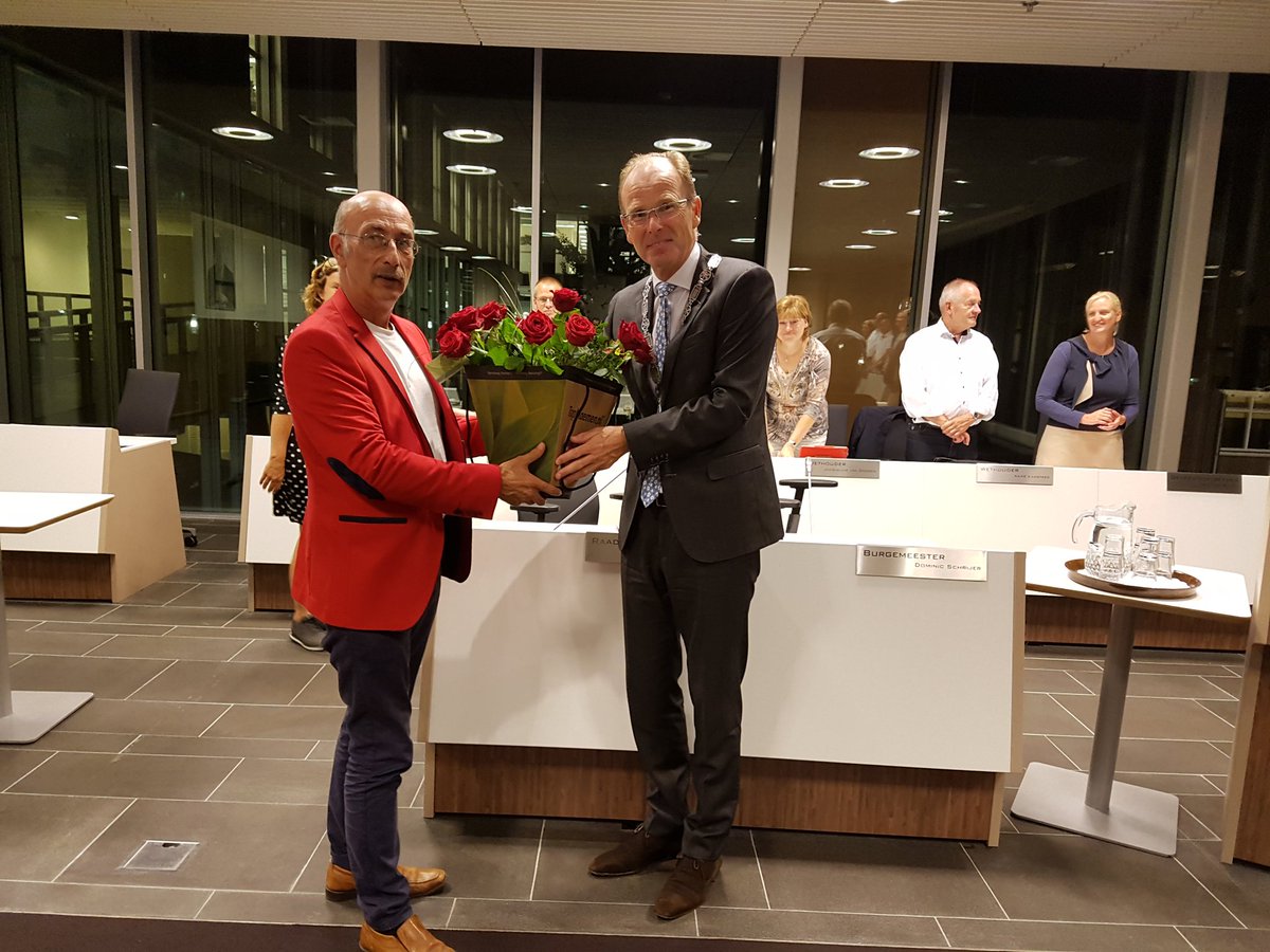 raadzwijndrecht's tweet photo. Felicitaties voor André Veth benoemd als raadslid voor de PvdA in de raad van #Zwijndrecht https://t.co/WqJ6WpY2Ke