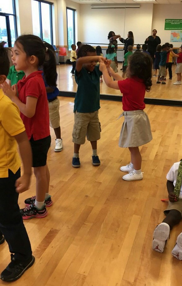 MclemoreMeta's tweet photo. Casa Azafran @ExtLearningMNPS #MorningRally https://t.co/mZ1U6fZqhX