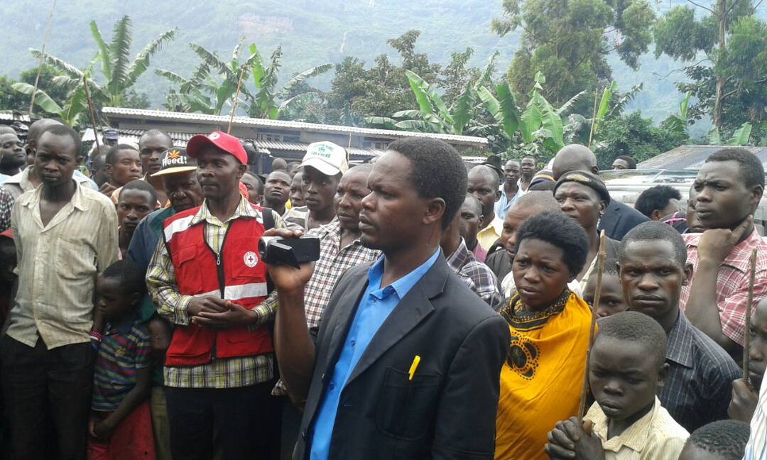 UgandaRedCross's tweet photo. Landslide in Sironko - Eastern Uganda. Our volunteers conducting complete assessment together with @PoliceUg. We will support the affected https://t.co/IFErzPOiRB
