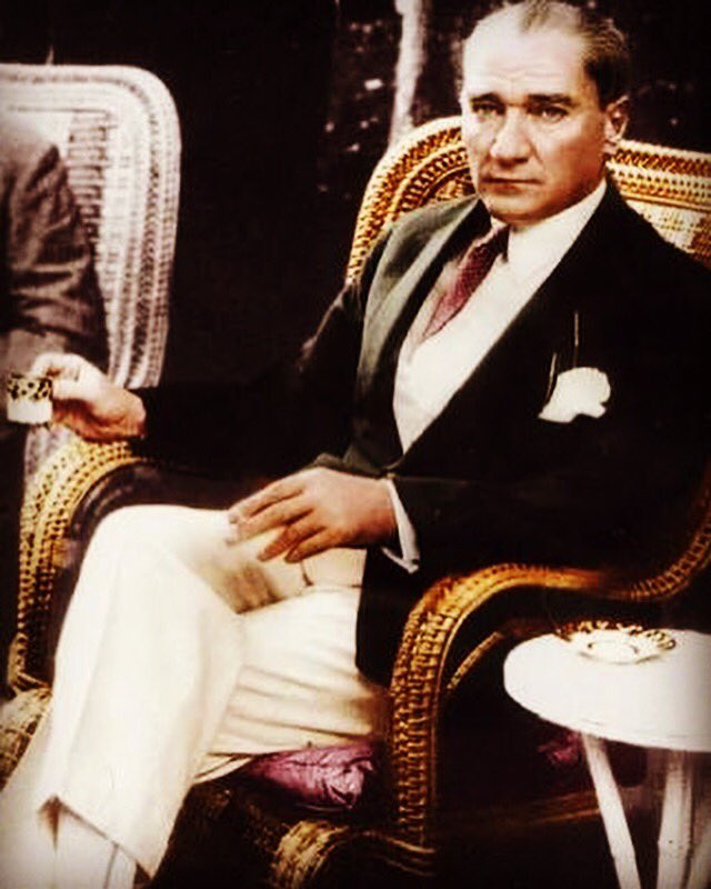 Aldığımız nefese fikir ve yüreğini koyan, özgürlüğümüzü ve toprağımızı borçlu olduğumuz sana ödemeyeceğimiz borcumuz var.