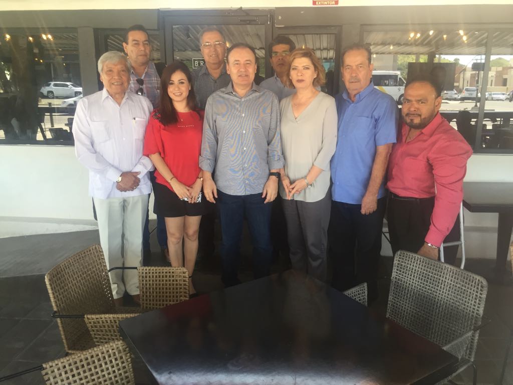 AlfonsoDurazo's tweet photo. Agradezco a los periodistas del Grupo Compacto el diálogo de esta mañana. Hablamos de las perspectivas de MORENA rumbo al 2018. https://t.co/PQgmnUKk1u