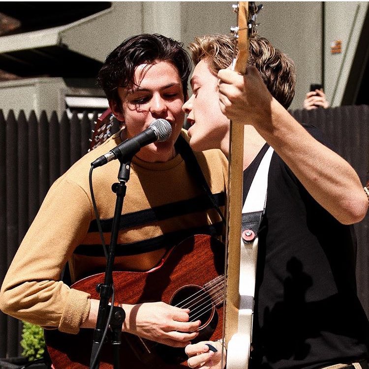 NewHopeClubBR's tweet photo. 'Eu e Blakey no #showsecreto 📸@lexischnell' Reece via Instagram #ProudOfNHC https://t.co/fm82XY9i6a