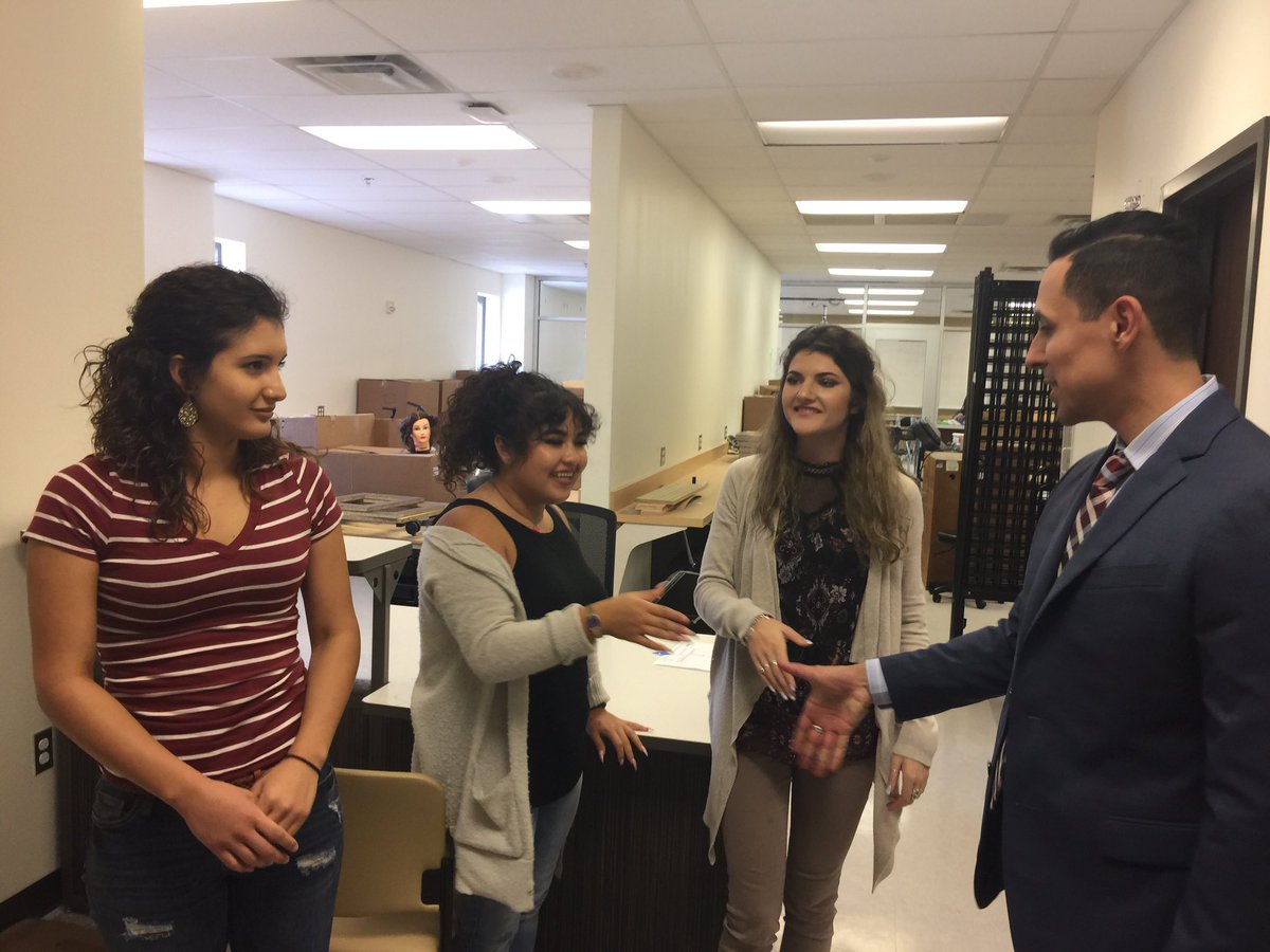 SeguinISD's tweet photo. Final stop for @DrMattGutierrez on #SISDFirstDay of school tour was @SeguinHSTx! Looks on the student's faces were priceless #MatadorsUnited https://t.co/hFzEotyrWM